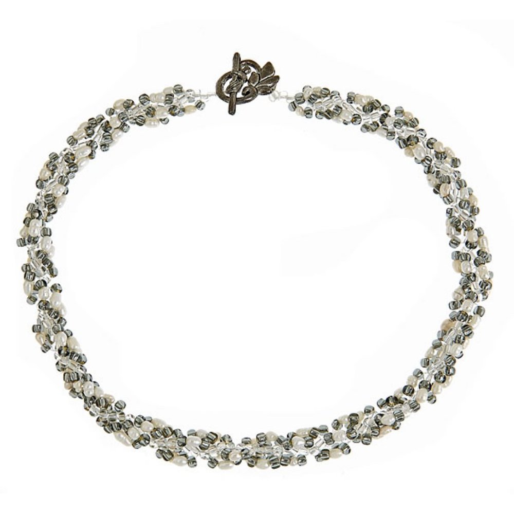 Hand-beaded necklace with freshwater pearls